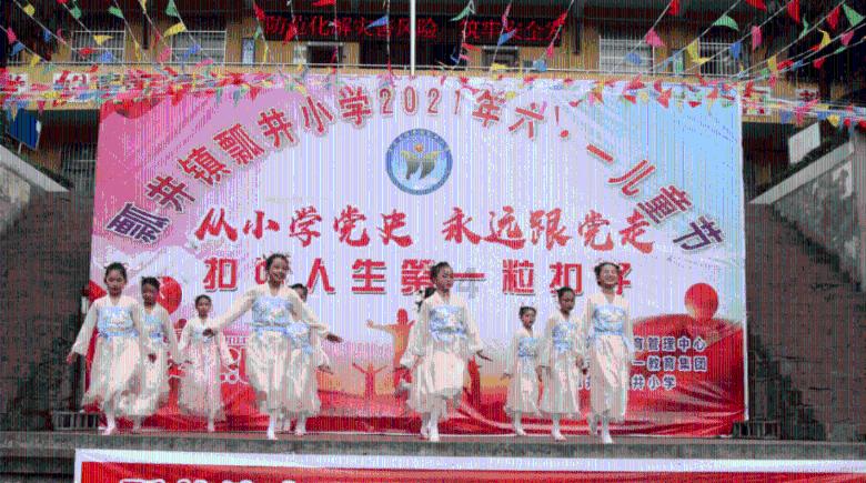 我在排队，突然听见后面一个男生说我：只长个子不长脑子，他这话是什么意思？游戏画面